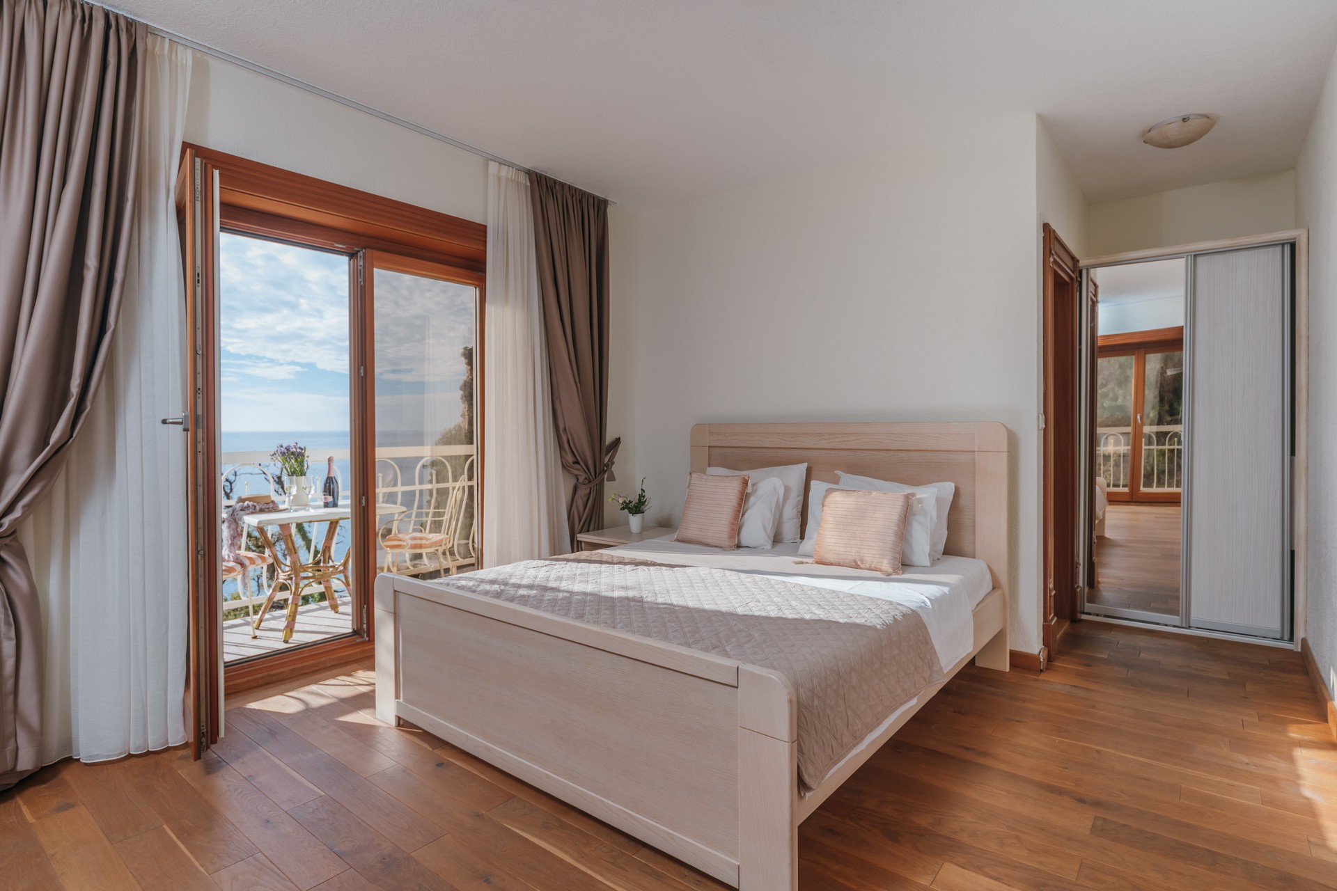 Dvosobni apartman sa balkonom i pogledom na more (4 osobe)