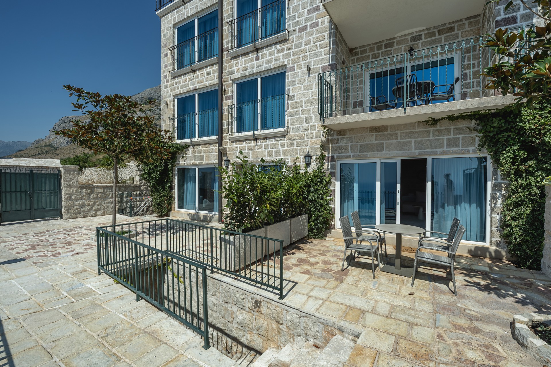 Studio sa pogledom na more i dijeljenim bazenom S2