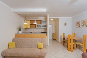 Apartman sa jednom spavaćom sobom i dijeljenim balkonom