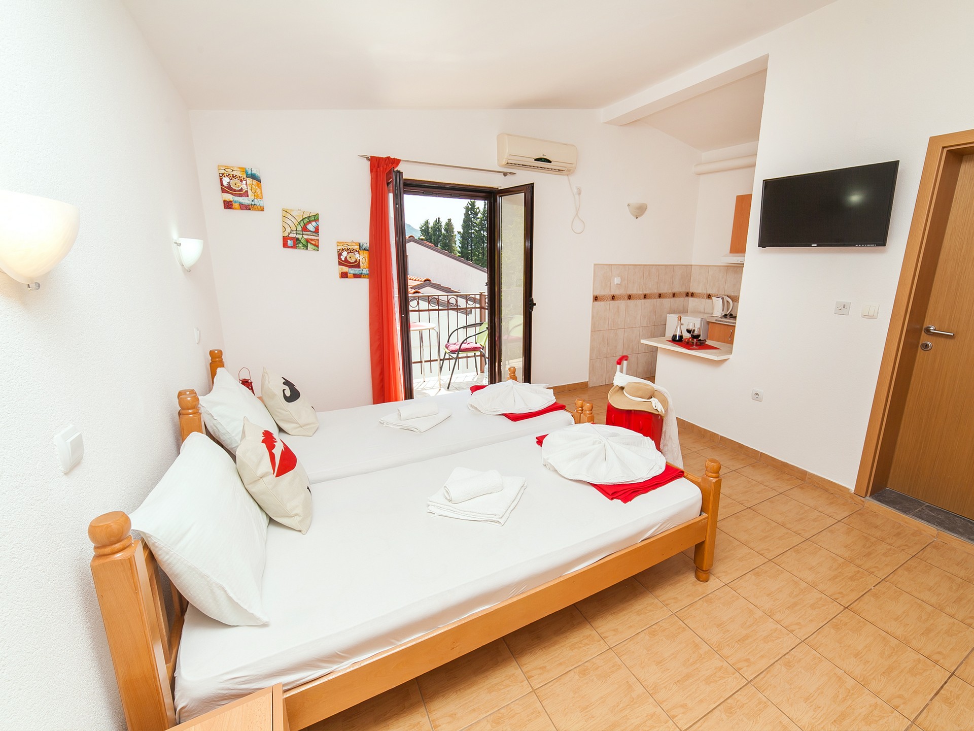 Dvokrevetni studio sa balkonom