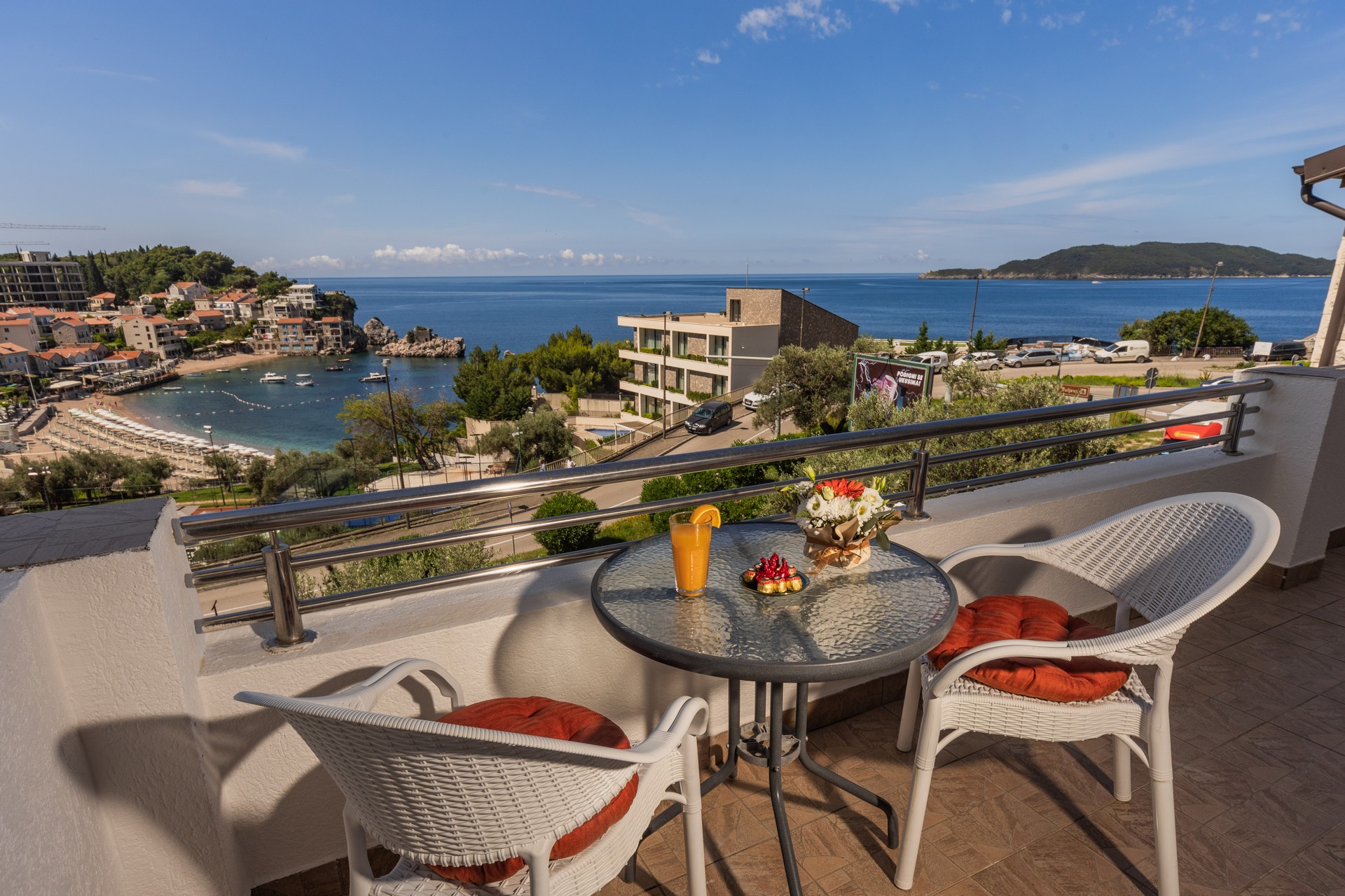 Dvosobni apartman sa pogledom na more