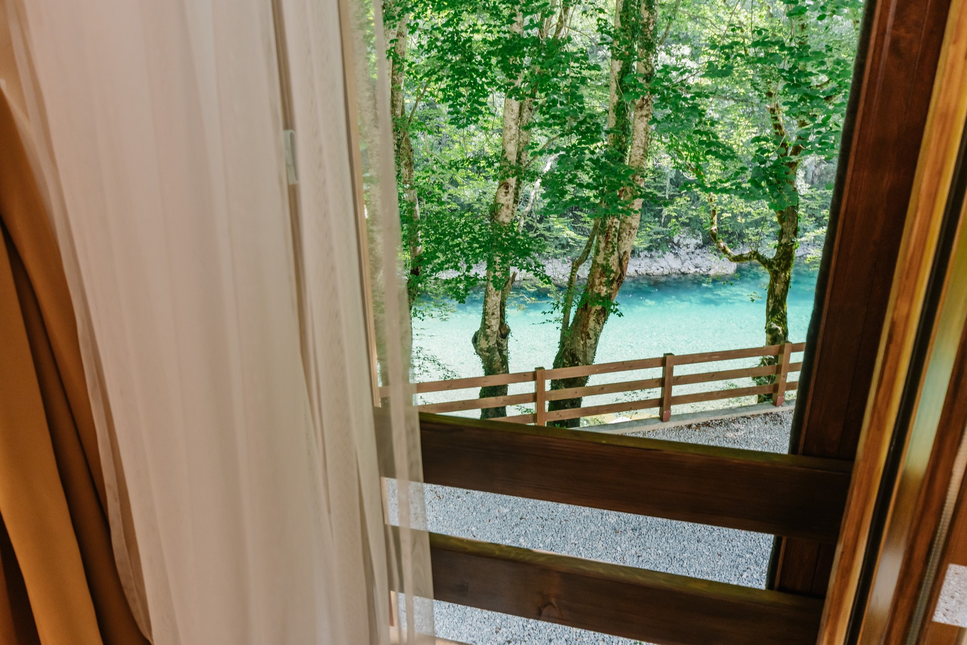 Dvokrevetna soba sa pogledom na rijeku