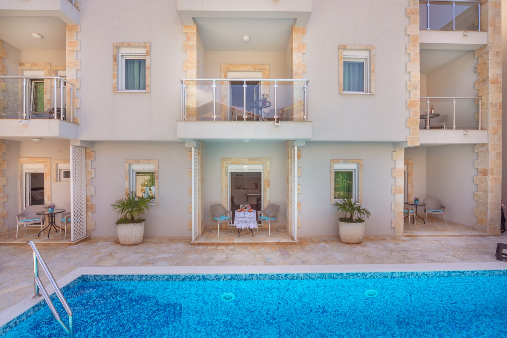 Jednosobni apartman sa balkonom i pogledom na bazen