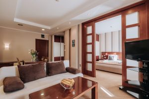 Komforni apartman sa jednom spavaćom sobom i balkonom