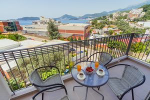 Apartman sa tri spavaće sobe sa balkonom sa pogledom na more